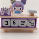 فیگور کرومی با میز و تقویم - تصویر 2