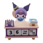 فیگور کرومی با میز و تقویم