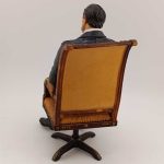 فیگور پدرخوانده نشسته با گربه - تصویر 5